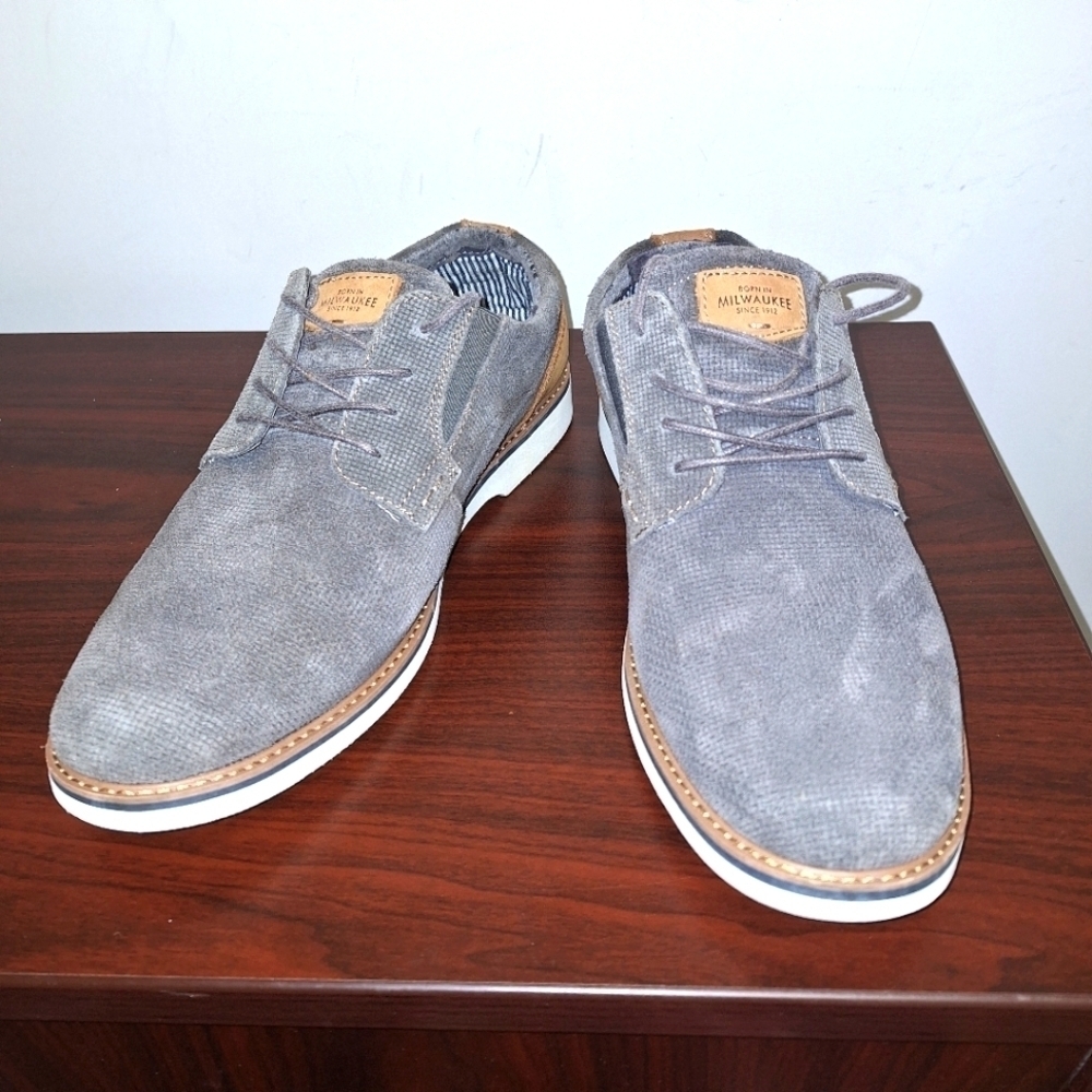 A pair of Nunn Bush  grey suede mens oxfords in a size 10.5 in great condition